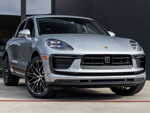 New 2026 Porsche Macan image 6