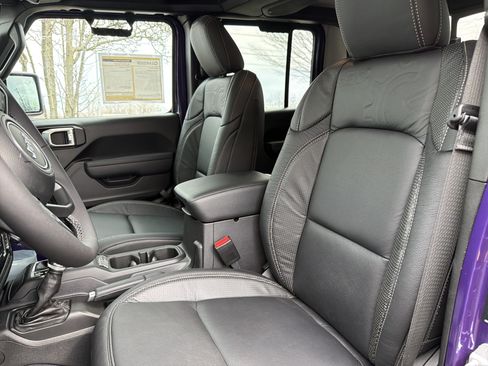New 2026 Jeep Gladiator Sport AWD/4WD image 18
