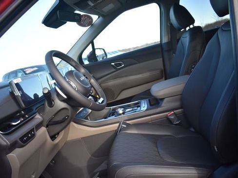 New 2026 Kia Carnival EX FWD image 25
