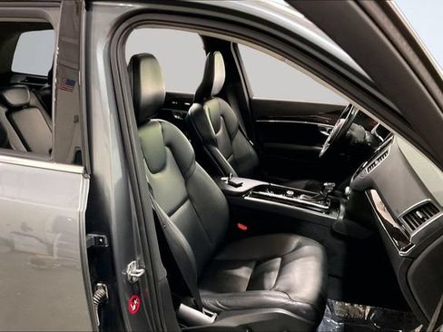 Used 2019 Volvo XC90 T5 Momentum w/ Multimedia Package AWD/4WD image 9