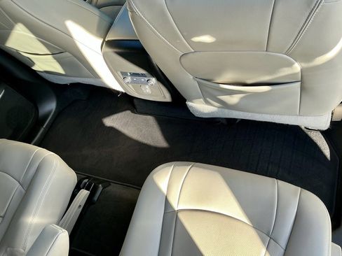 Used 2020 Buick Enclave Essence image 26