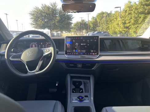 Certified 2026 Volkswagen Tiguan SE FWD image 24