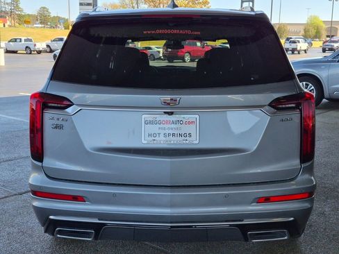 Used 2025 Cadillac XT6 Premium Luxury FWD image 4