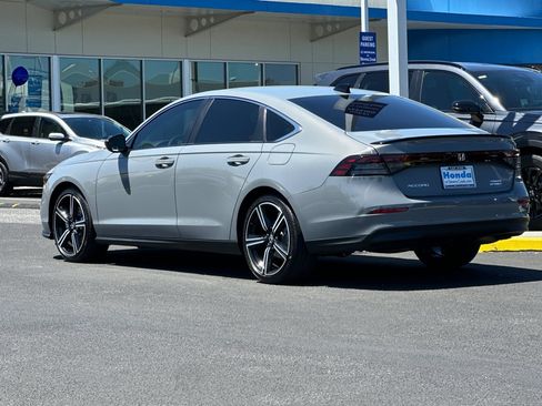 Used 2025 Honda Accord Sport image 3