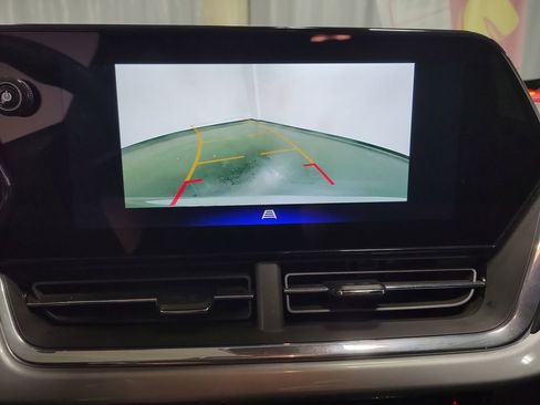 Used 2025 Chevrolet Trax LT image 17