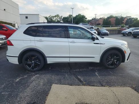 Certified 2023 Volkswagen Tiguan SE R-Line AWD/4WD image 33