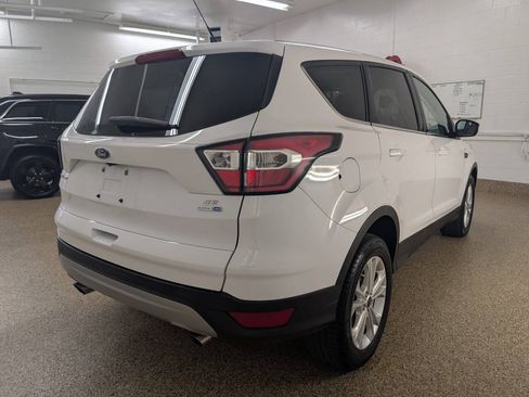 Used 2017 Ford Escape SE AWD/4WD image 4