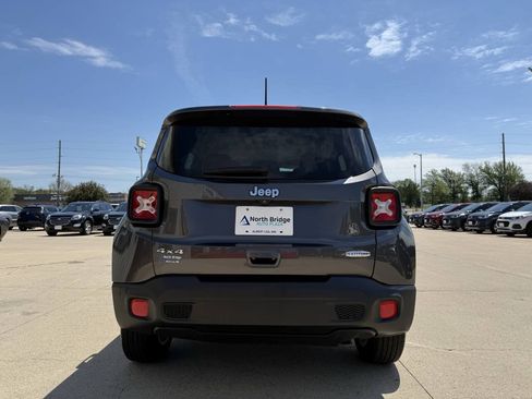 Used 2018 Jeep Renegade Latitude AWD/4WD image 25