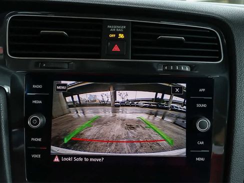 Used 2019 Volkswagen e-Golf SE w/ Driver Assistance Package image 24