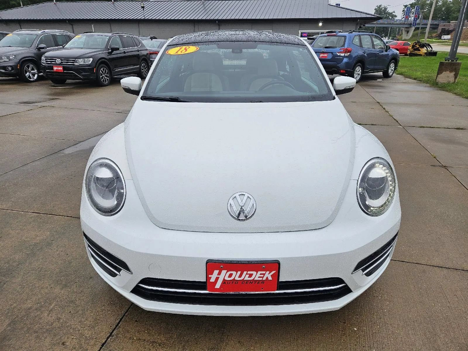 Used 2018 Volkswagen Beetle 2.0T FWD image 2