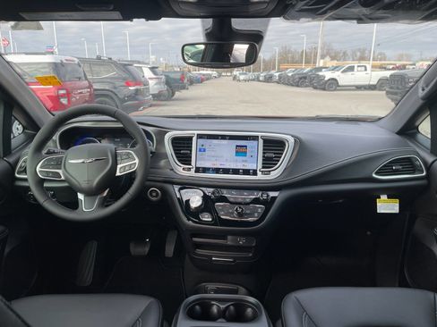 New 2026 Chrysler Pacifica Select image 14