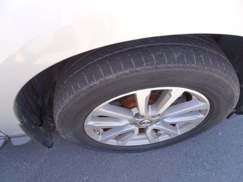 Used 2014 Nissan Pathfinder SV image 11