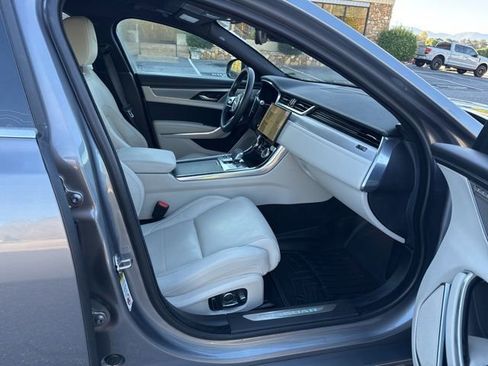 Used 2021 Jaguar XF R-Dynamic SE image 16