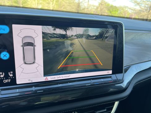 Certified 2025 Volkswagen Atlas SE w/ Panoramic Sunroof Package image 23