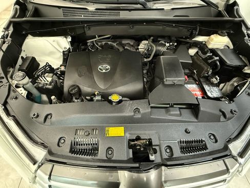Used 2017 Toyota Highlander Plus w/ Carpet Mat Package AWD/4WD image 40