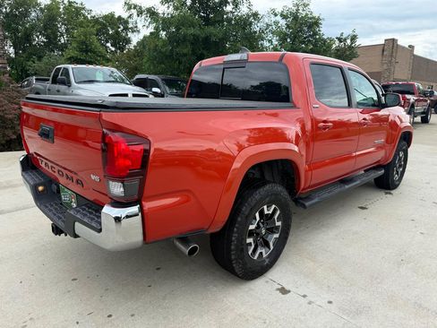 Used 2018 Toyota Tacoma SR5 RWD image 4