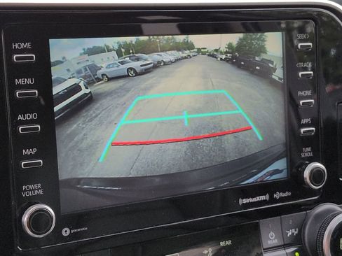 Used 2021 Toyota Highlander XLE FWD image 29