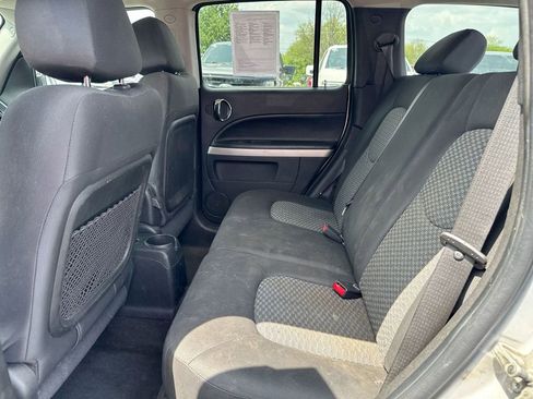 Used 2011 Chevrolet HHR LT FWD image 21