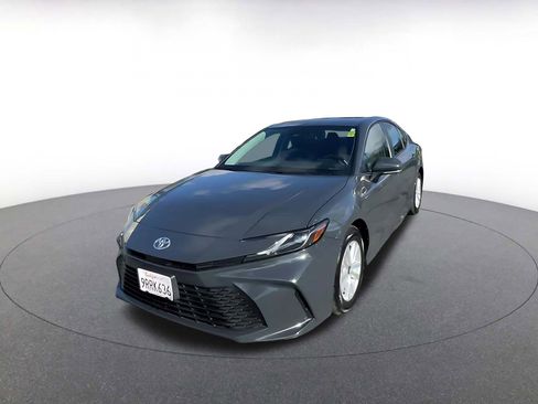 Used 2025 Toyota Camry LE image 7