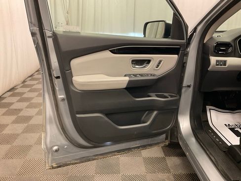 Used 2023 Honda Pilot Touring image 4
