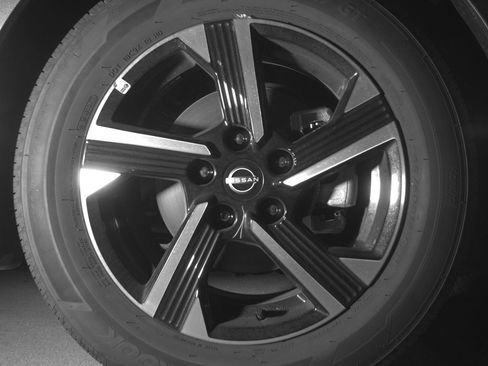Used 2025 Nissan Sentra SV FWD image 13