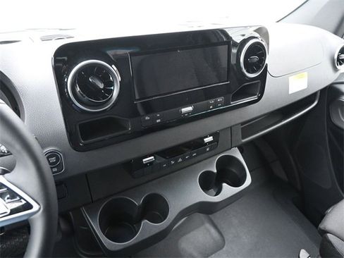 New 2024 Mercedes-Benz eSprinter 170 Cargo image 3