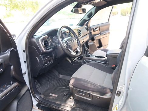 Used 2021 Toyota Tacoma TRD Off-Road w/ Technology Package AWD/4WD image 32