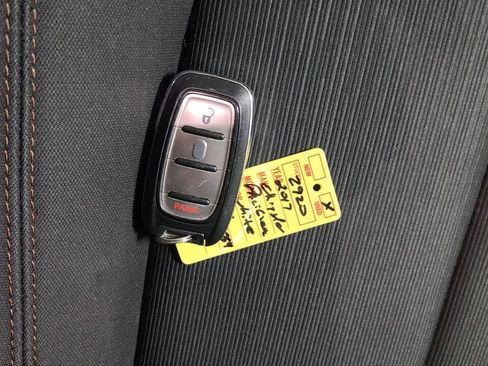 Used 2017 Chrysler Pacifica LX image 29