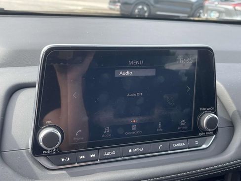 Used 2025 Nissan Rogue S image 23