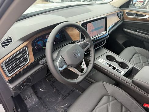 New 2026 Volkswagen Atlas SE FWD image 11