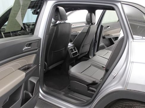 Used 2023 Volkswagen Atlas Cross Sport SE w/ Panoramic Sunroof Package AWD/4WD image 16