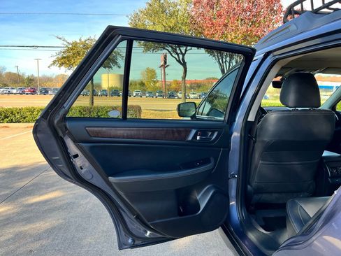 Used 2017 Subaru Outback 3.6R Limited image 25