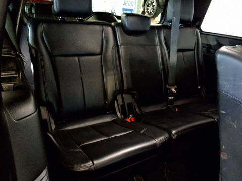 Used 2019 Ford Expedition XLT w/ Equipment Group 202A AWD/4WD image 9