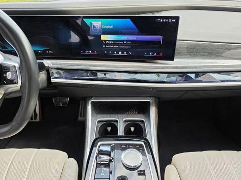 Used 2023 BMW i7 xDrive60 AWD/4WD image 36