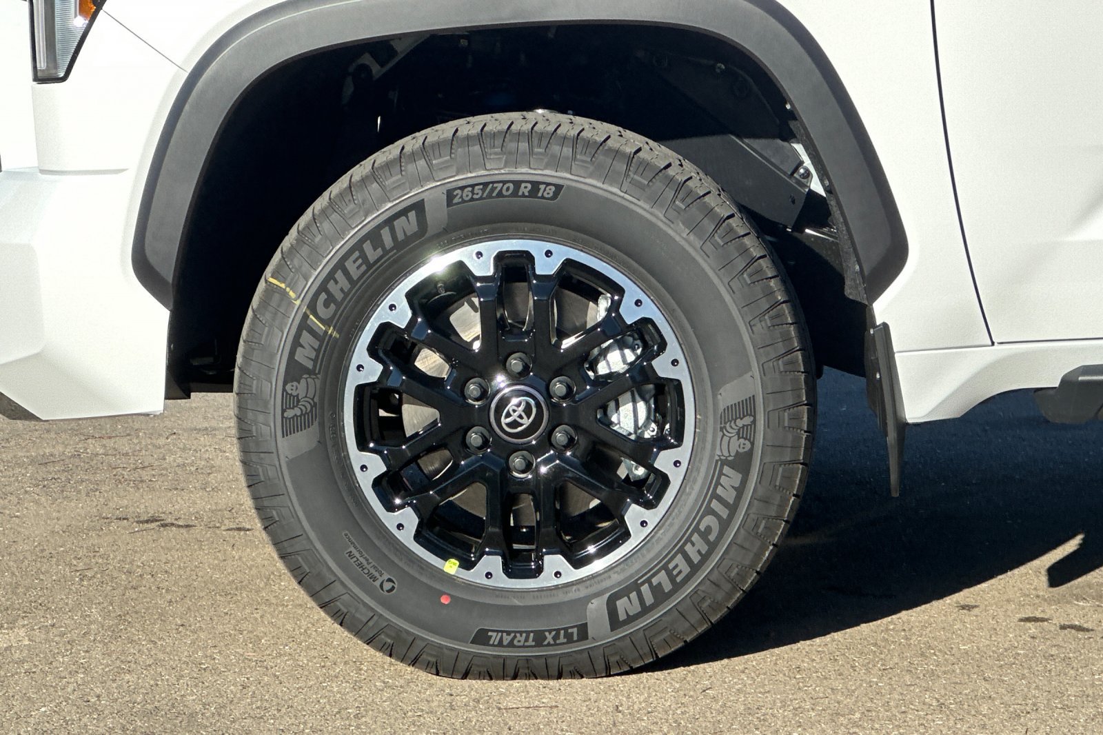 New 2026 Toyota Tundra SR5 w/ TRD Off-Road Package AWD/4WD image 32