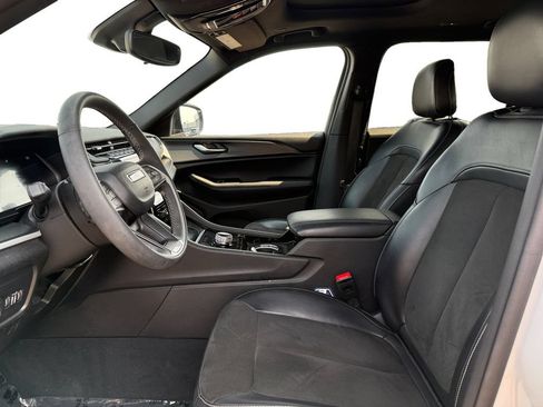 Used 2023 Jeep Grand Cherokee L Laredo AWD/4WD image 22
