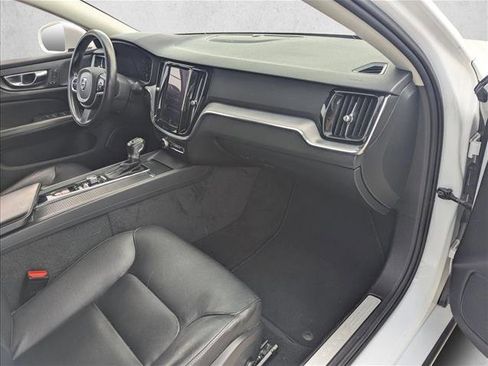 Used 2020 Volvo S60 T5 Momentum w/ Premium Package image 15
