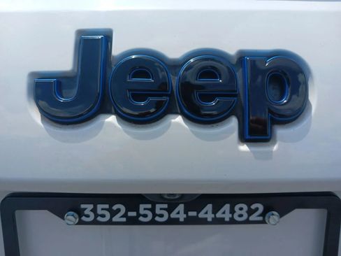 Used 2019 Jeep Grand Cherokee Laredo image 19