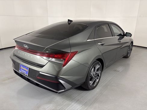 Used 2024 Hyundai Elantra Limited FWD image 8