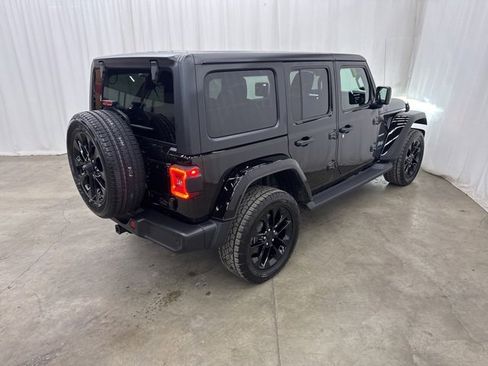 Used 2021 Jeep Wrangler Unlimited Sahara w/ Dual Top Group image 25