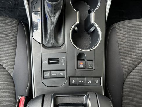 Used 2022 Toyota Highlander LE image 17