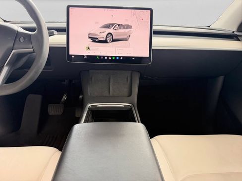 Used 2024 Tesla Model Y Long Range AWD/4WD image 11
