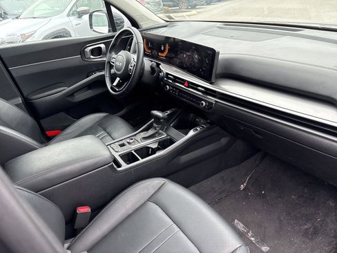 Certified 2025 Kia Sorento S w/ Panoramic Sunroof Package image 13