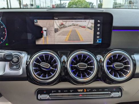 Used 2022 Mercedes-Benz GLB 250 image 27