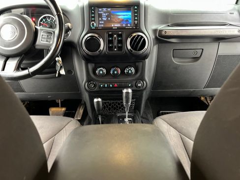 Used 2017 Jeep Wrangler Unlimited Sport w/ Quick Order Package 24S AWD/4WD image 35