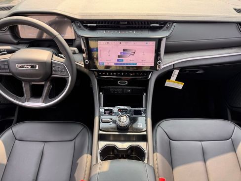 New 2026 Jeep Grand Cherokee Limited w/ Limited Altitude Package AWD/4WD image 11