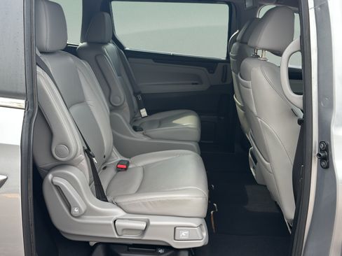 Certified 2022 Honda Odyssey Touring image 18