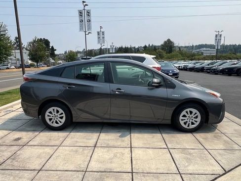 Used 2016 Toyota Prius Two FWD image 8