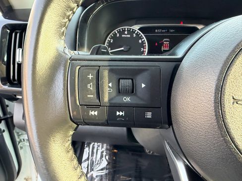 Used 2024 Nissan Pathfinder SV image 29