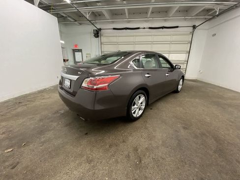 Used 2015 Nissan Altima 2.5 SV w/ Convenience Package image 6